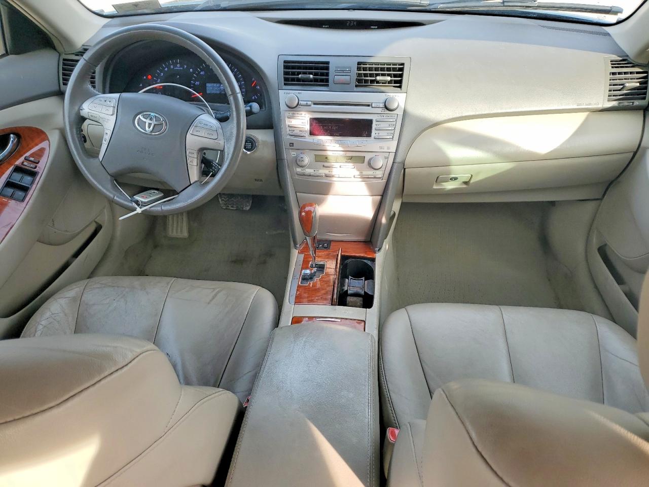 2010 TOYOTA CAMRY BASE photo 8