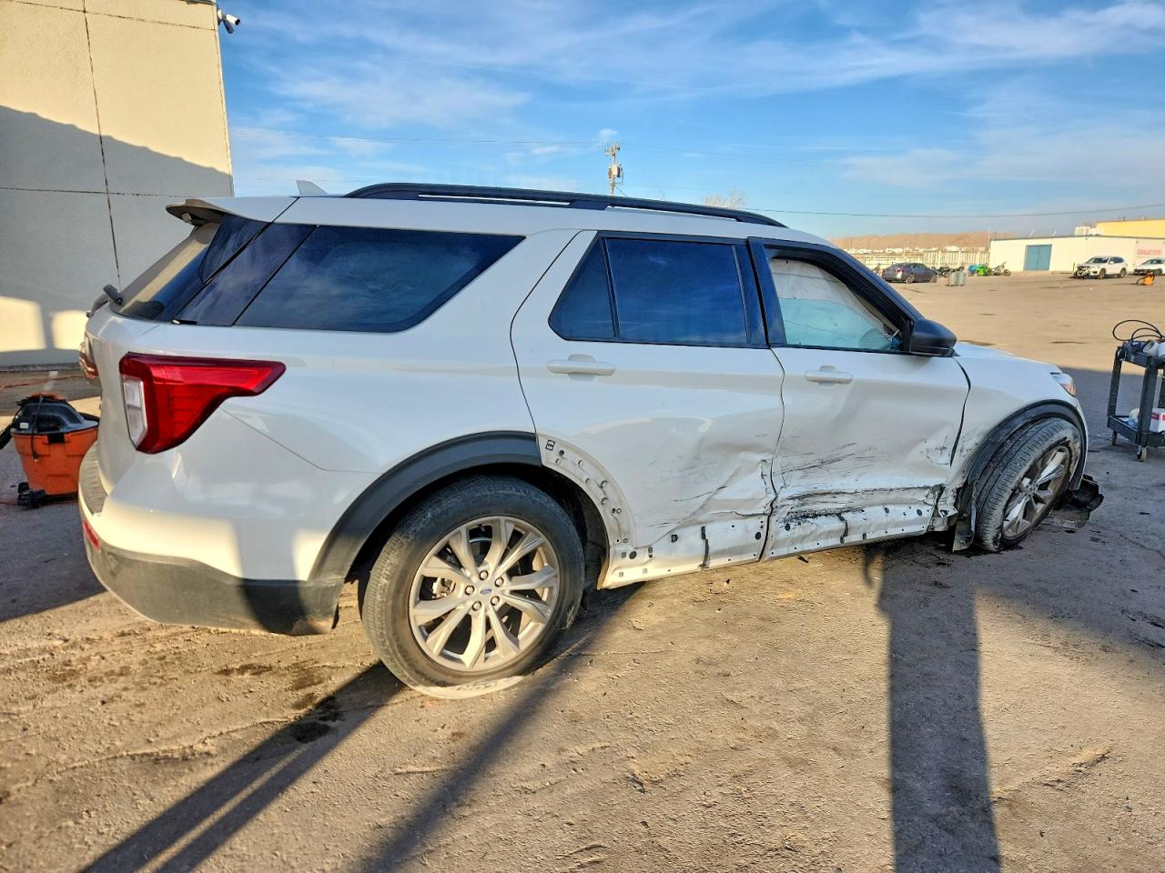 2023 FORD EXPLORER XLT photo 5