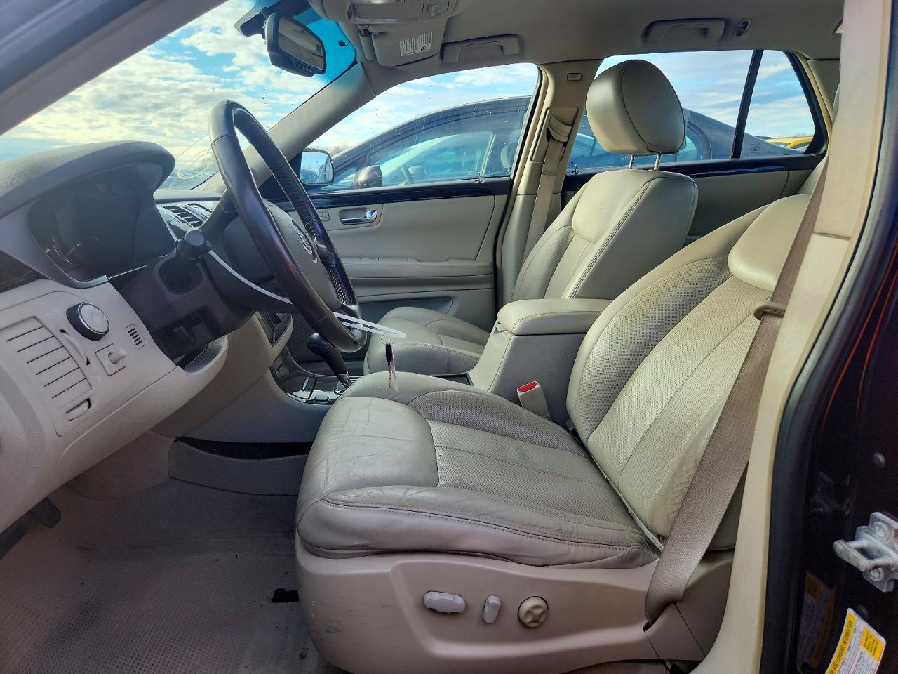 2009 CADILLAC DTS photo 7