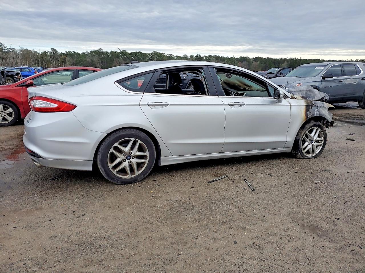 2013 FORD FUSION SE photo 3
