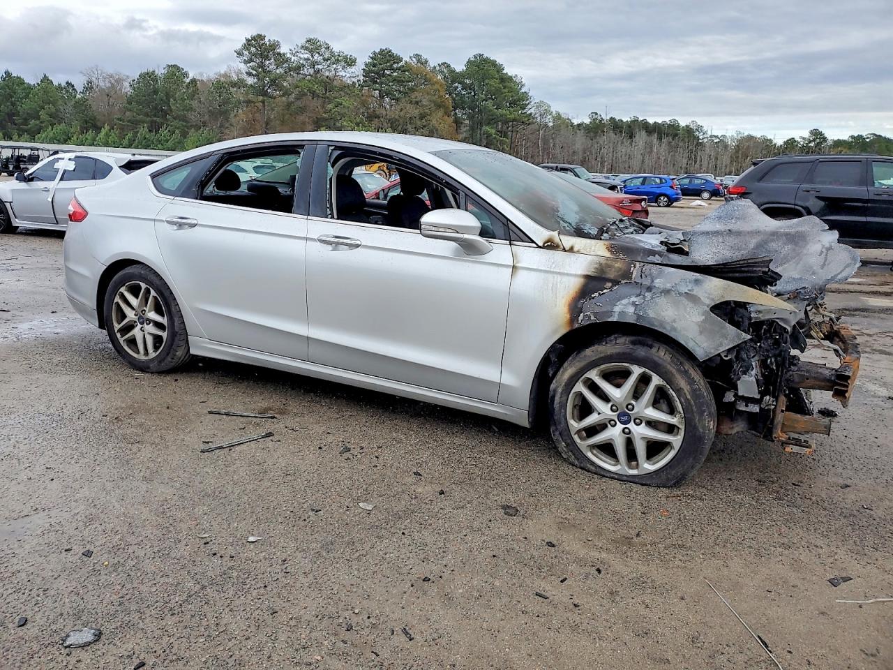 2013 FORD FUSION SE photo 4