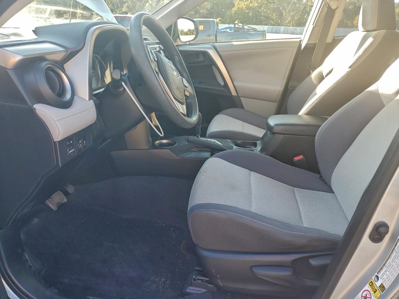 2013 TOYOTA RAV4 XLE photo 7