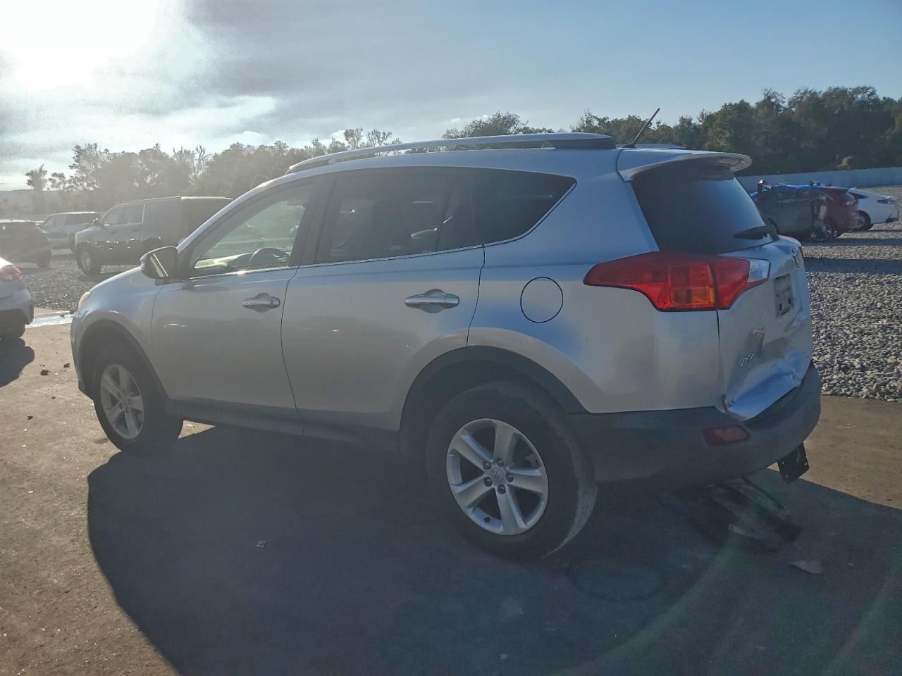 2013 TOYOTA RAV4 XLE photo 2