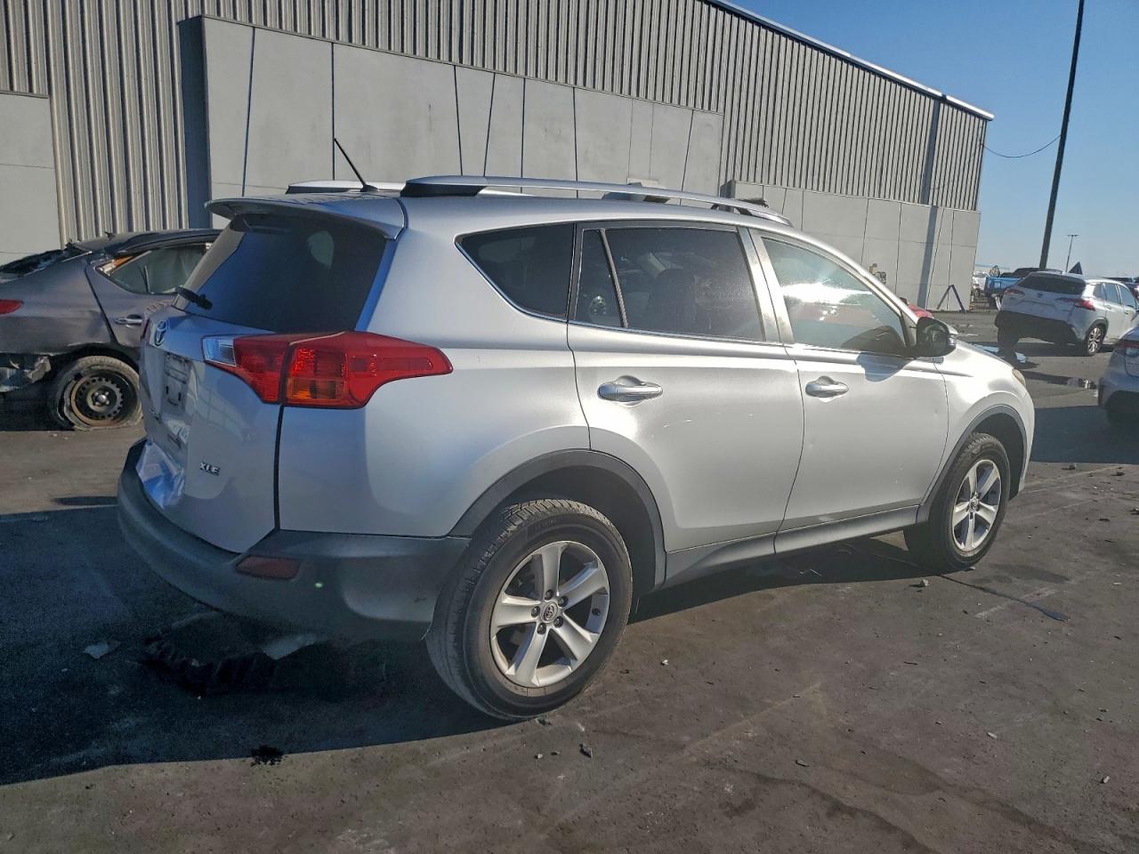 2013 TOYOTA RAV4 XLE photo 3