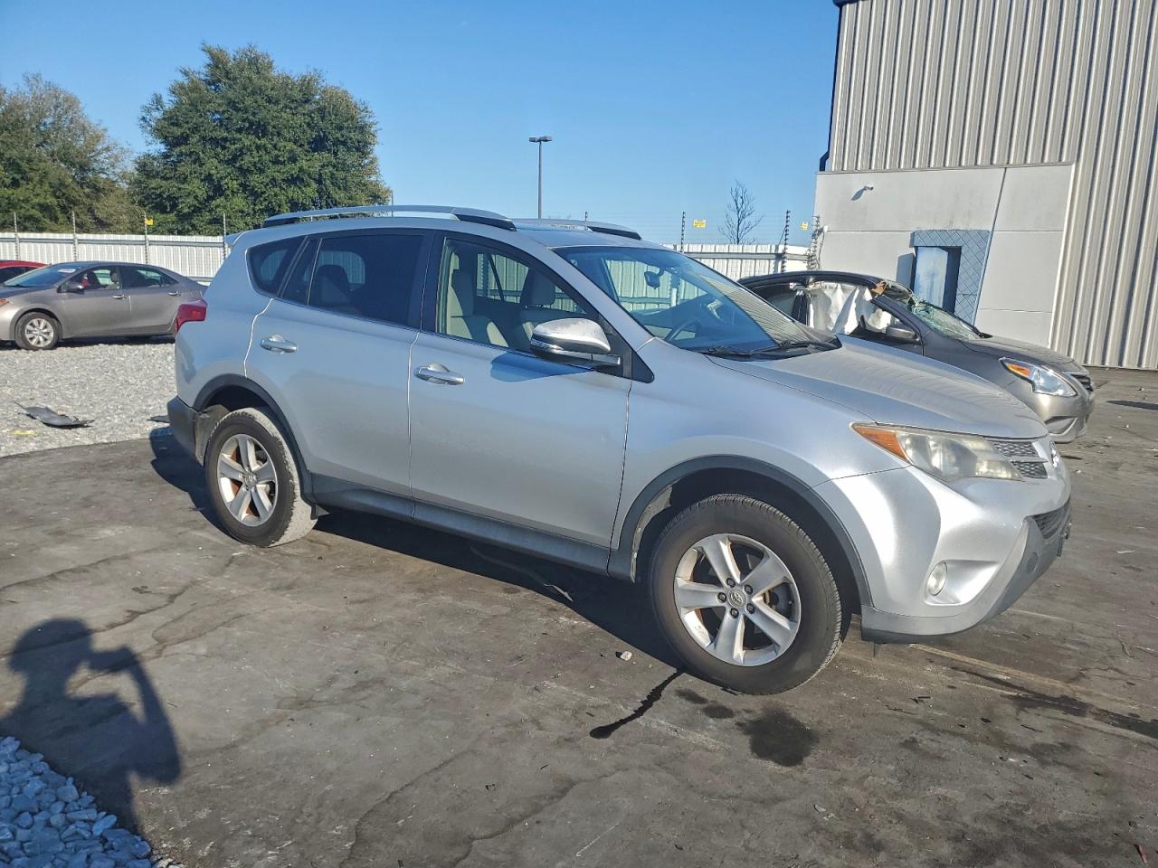 2013 TOYOTA RAV4 XLE photo 4