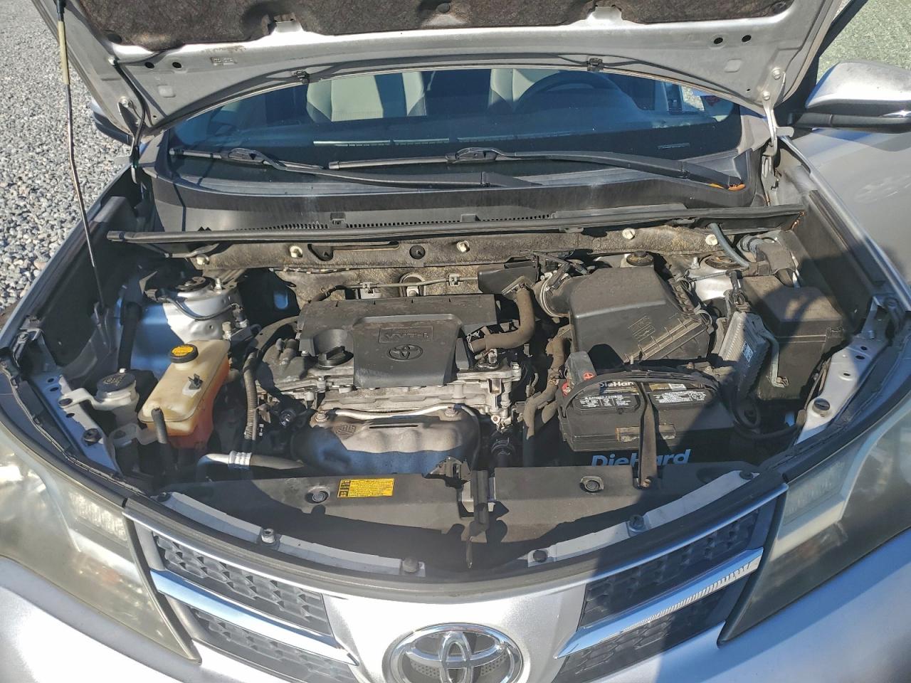 2013 TOYOTA RAV4 XLE photo 11