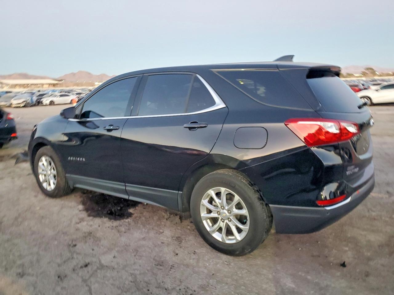 2020 CHEVROLET EQUINOX LT photo 2