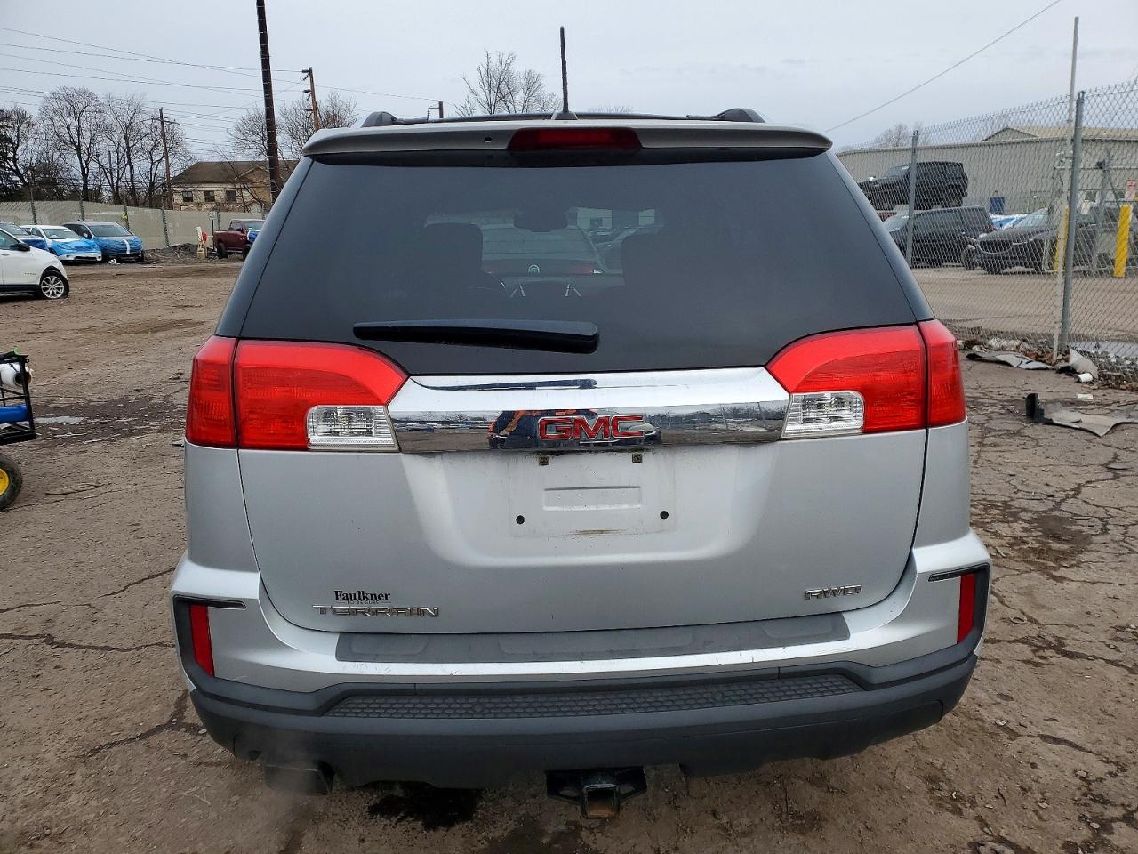 2017 GMC TERRAIN SLE photo 11