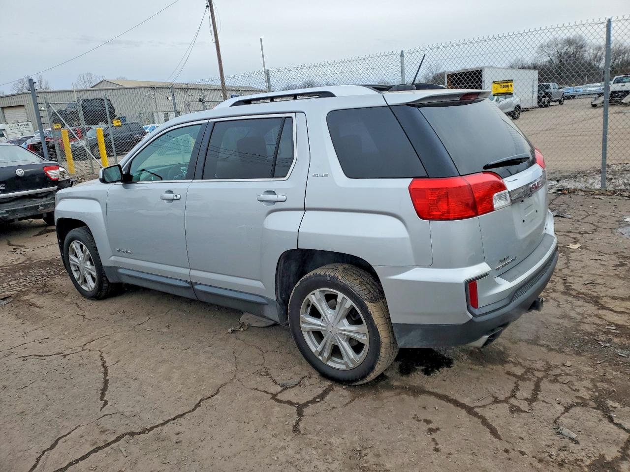 2017 GMC TERRAIN SLE photo 3