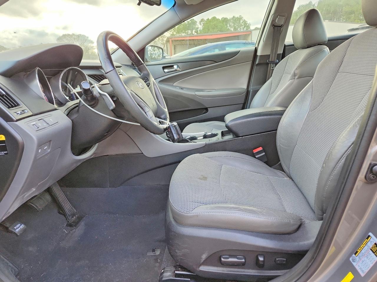 2013 HYUNDAI SONATA SE photo 7
