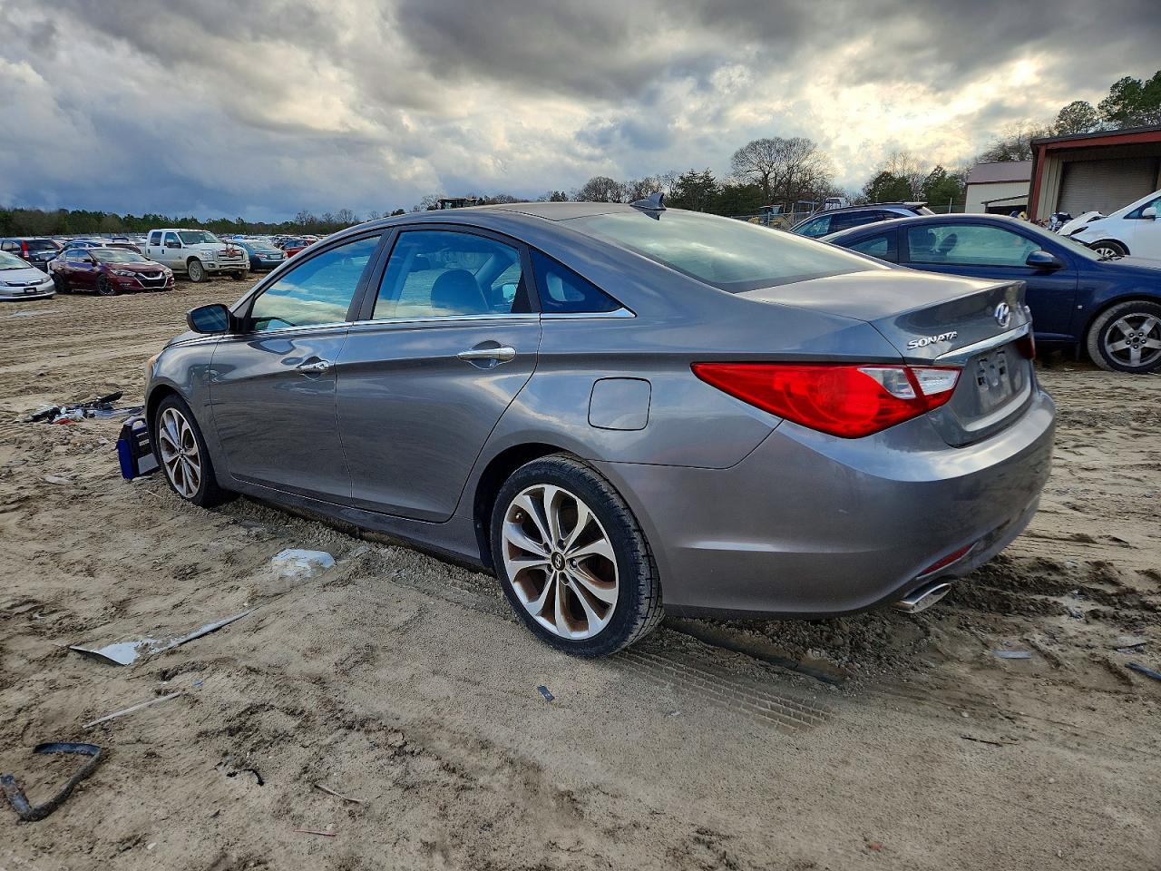 2013 HYUNDAI SONATA SE photo 2