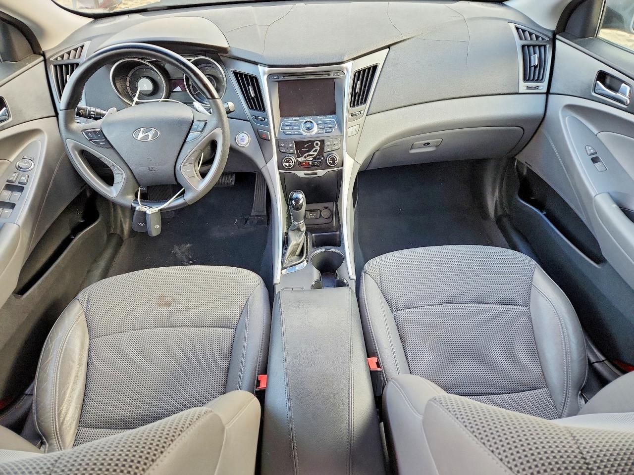 2013 HYUNDAI SONATA SE photo 8