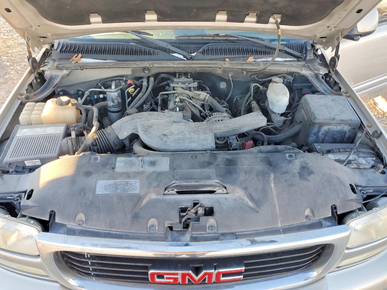 2005 GMC YUKON XL K1500 photo 11