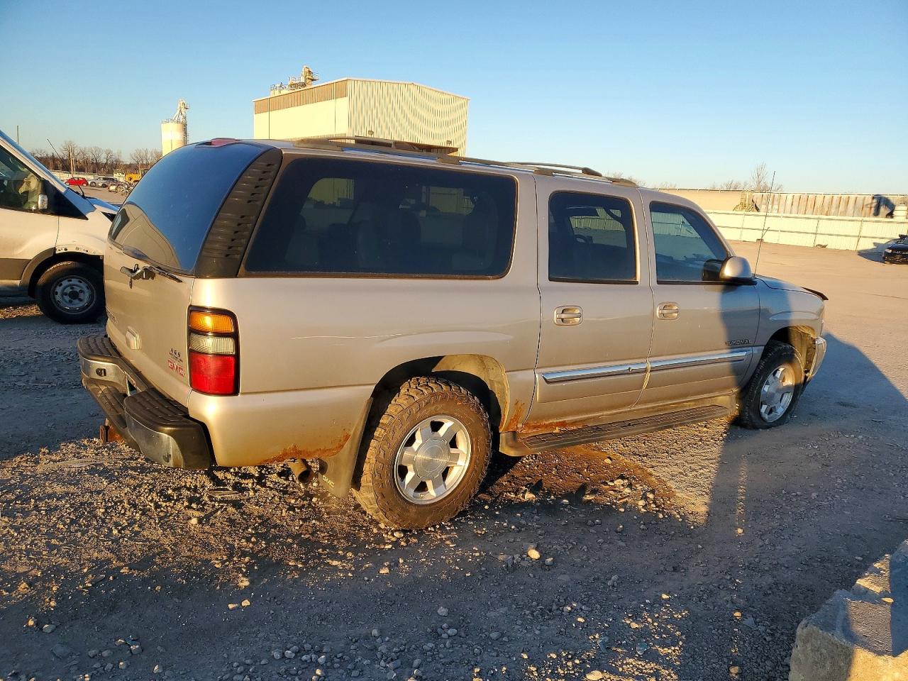 2005 GMC YUKON XL K1500 photo 3