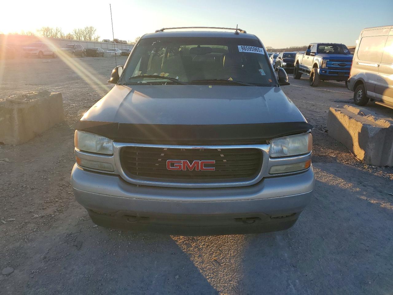 2005 GMC YUKON XL K1500 photo 5