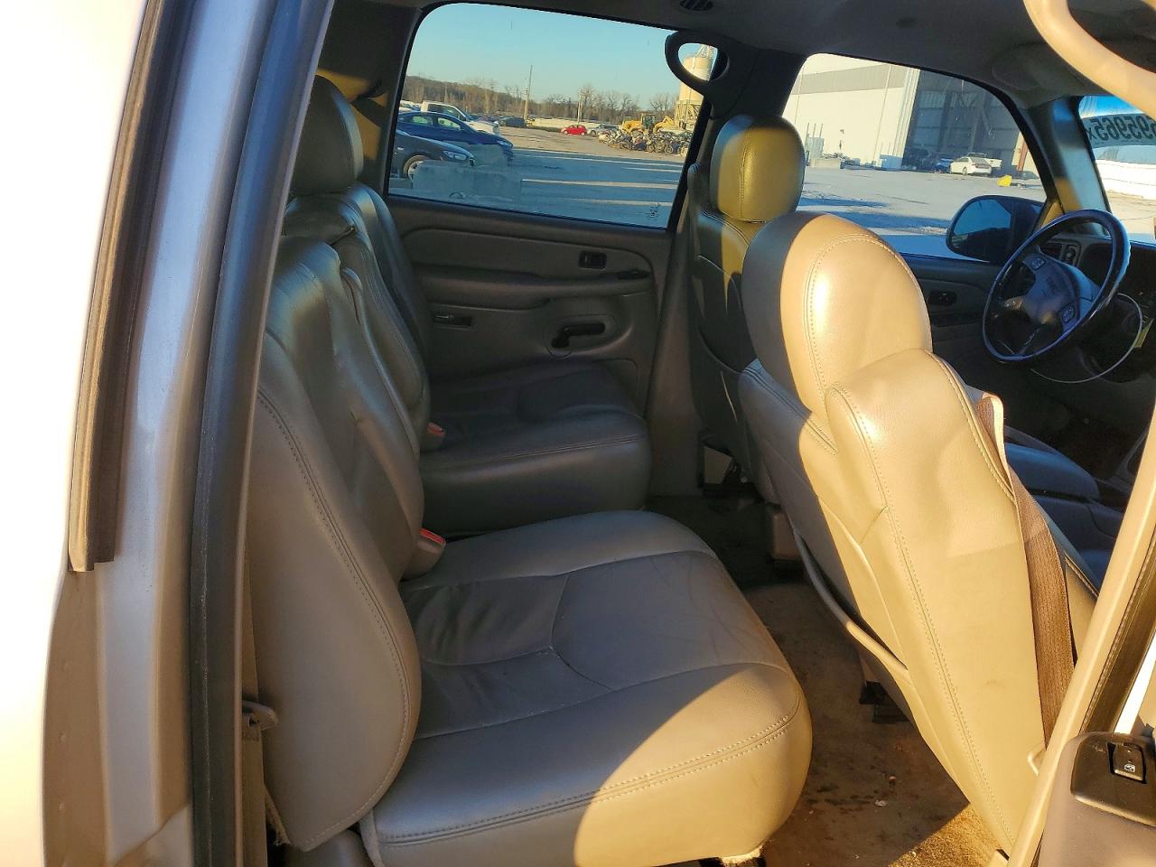 2005 GMC YUKON XL K1500 photo 10