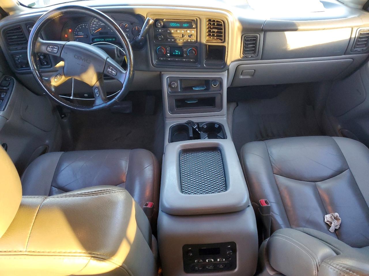2005 GMC YUKON XL K1500 photo 8