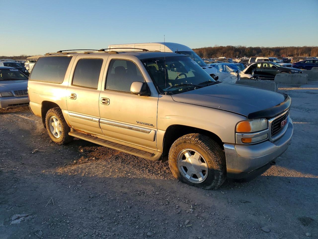 2005 GMC YUKON XL K1500 photo 4