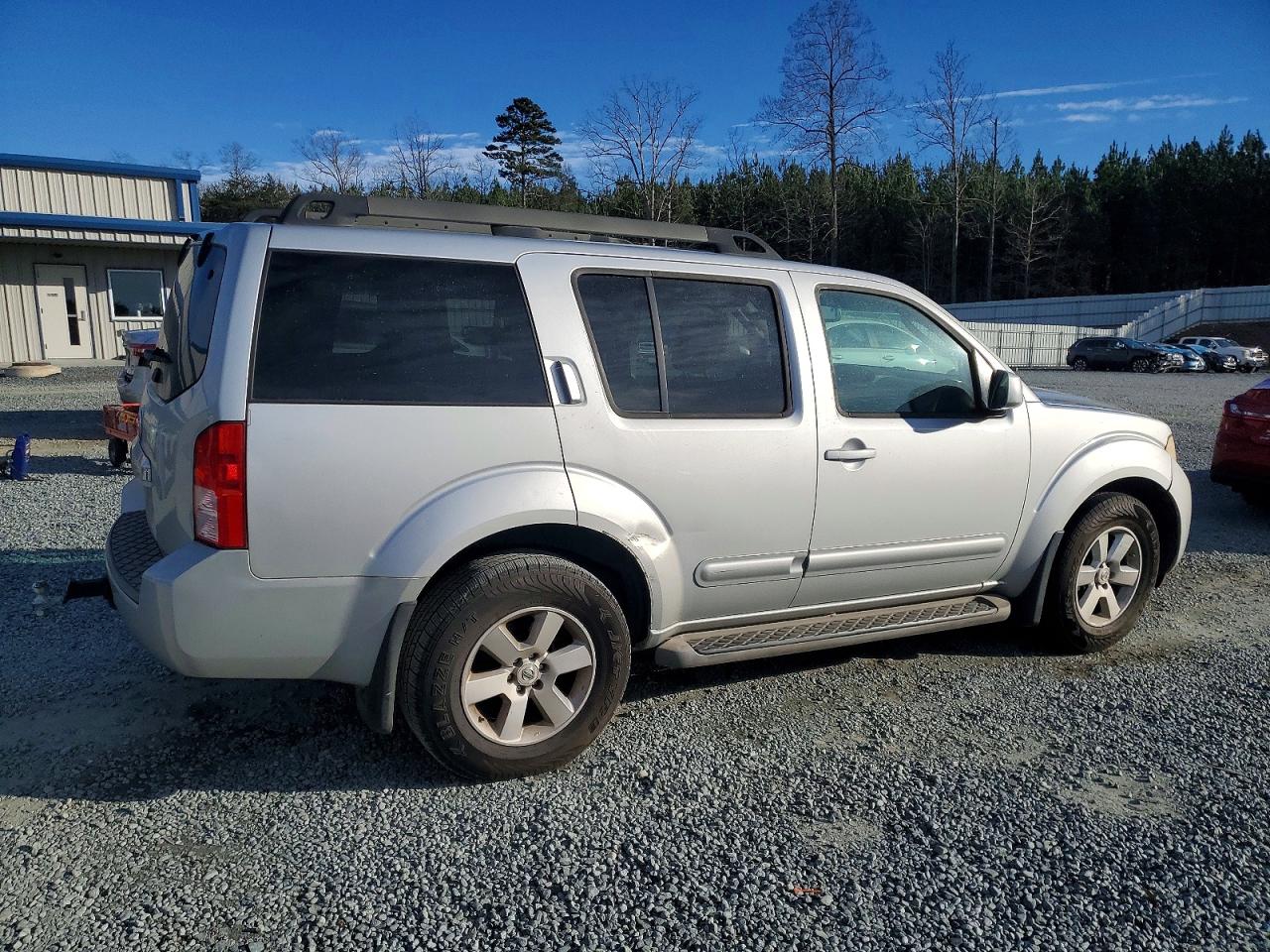 2011 NISSAN PATHFINDER S photo 3