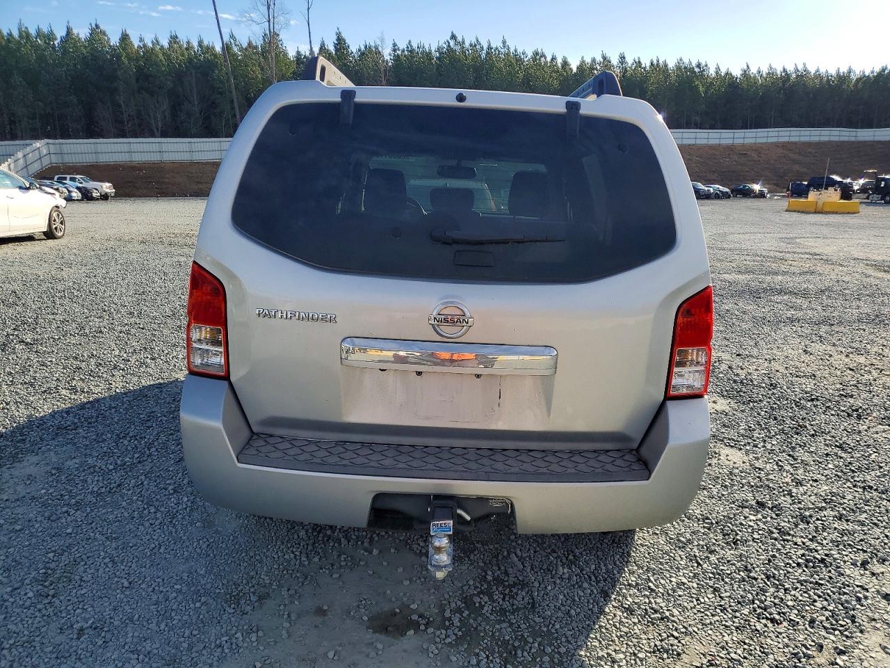 2011 NISSAN PATHFINDER S photo 6