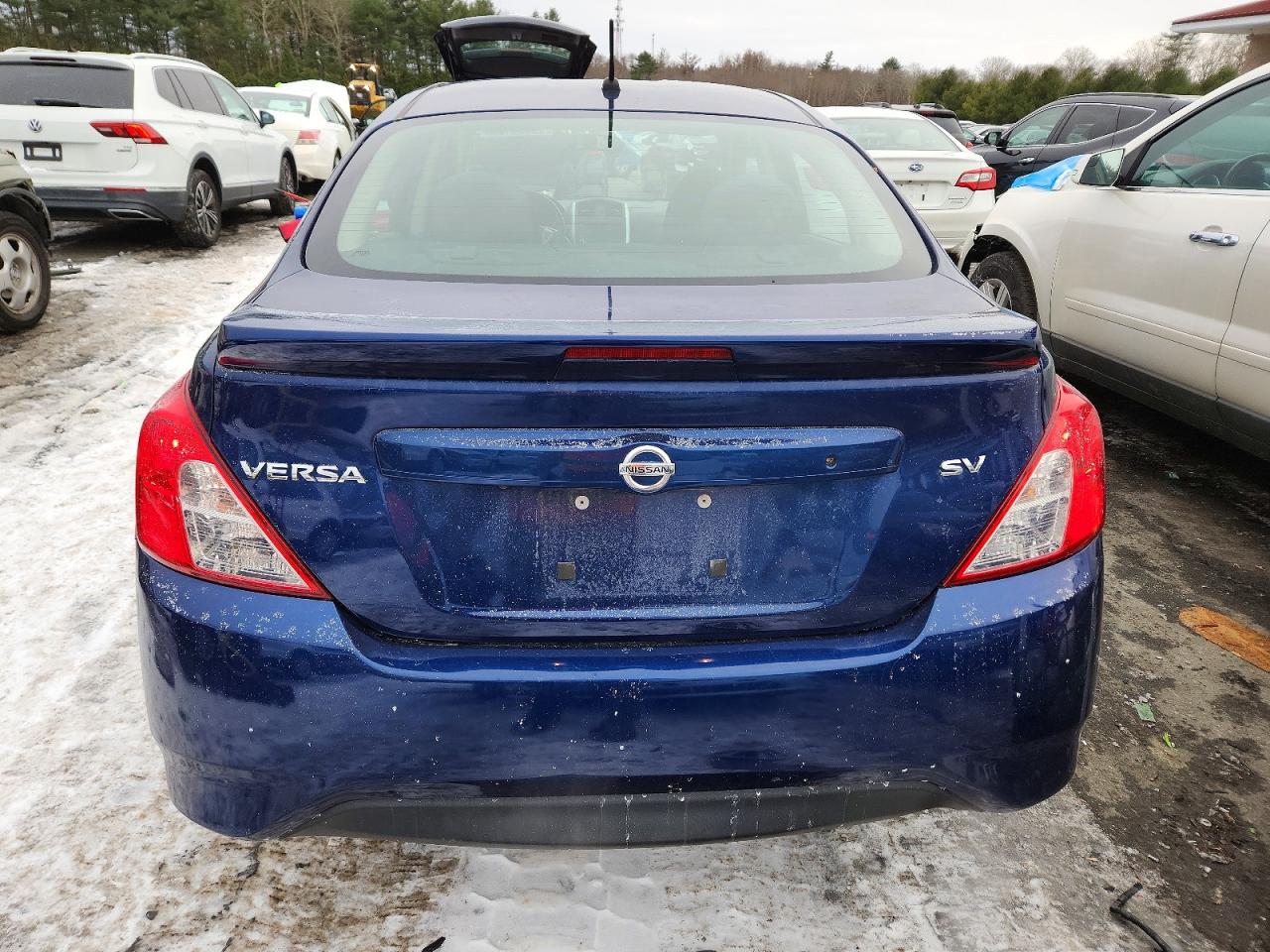 2019 NISSAN VERSA S photo 6