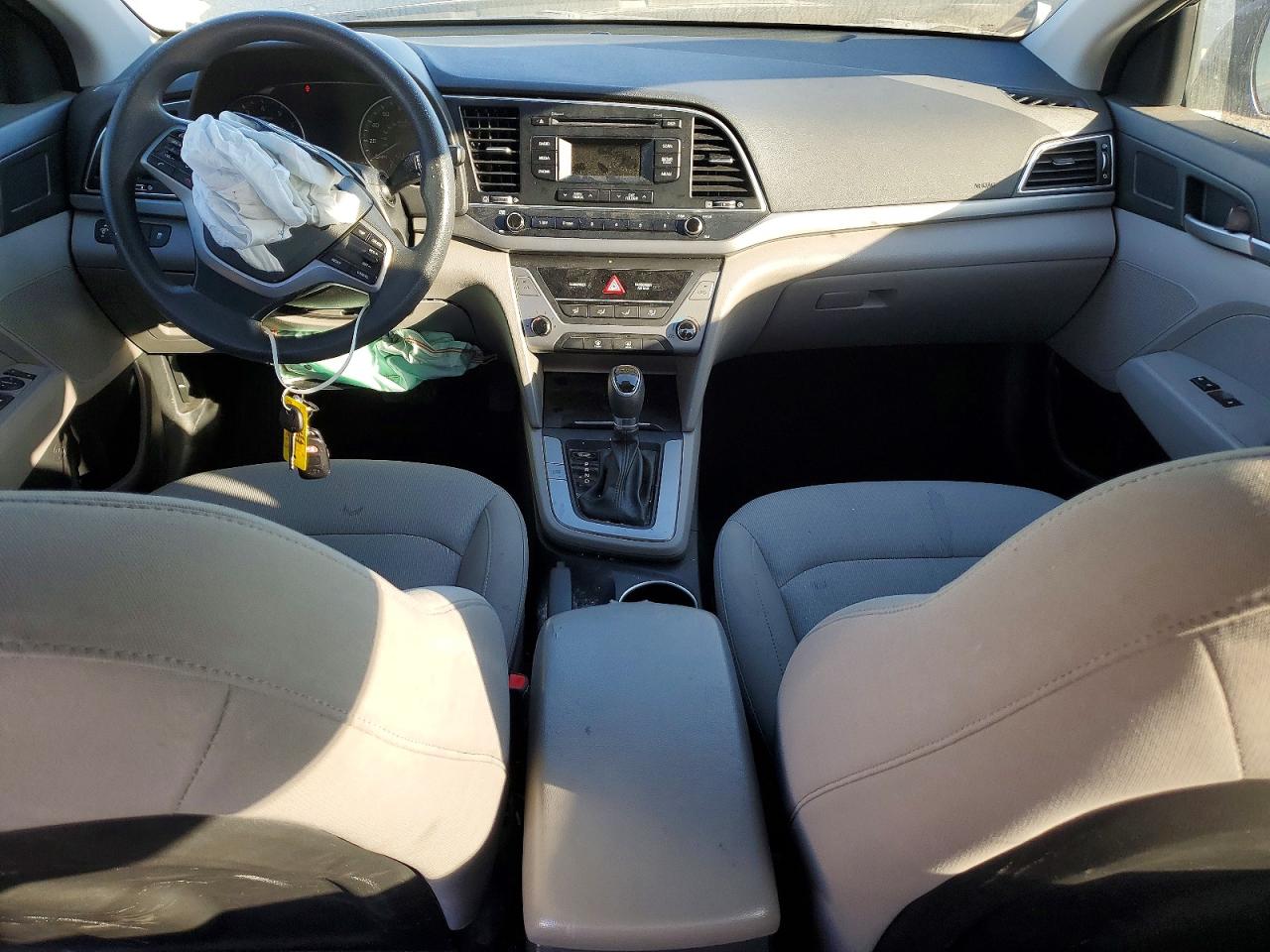 2017 HYUNDAI ELANTRA SE photo 8