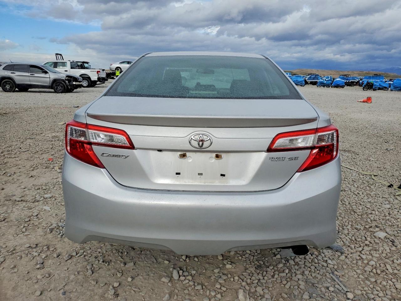 2014 TOYOTA CAMRY L photo 6
