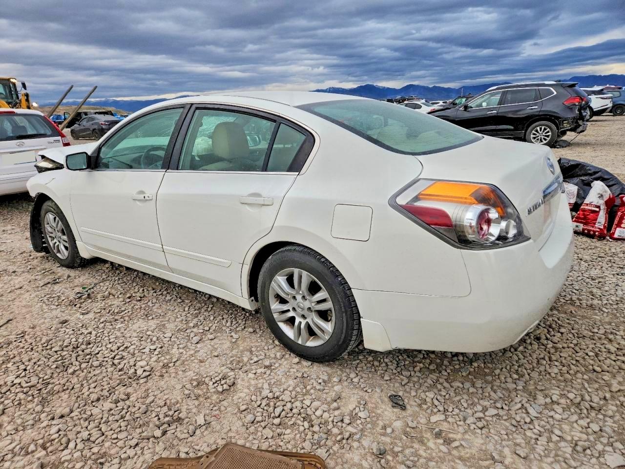 2011 NISSAN ALTIMA BASE photo 2