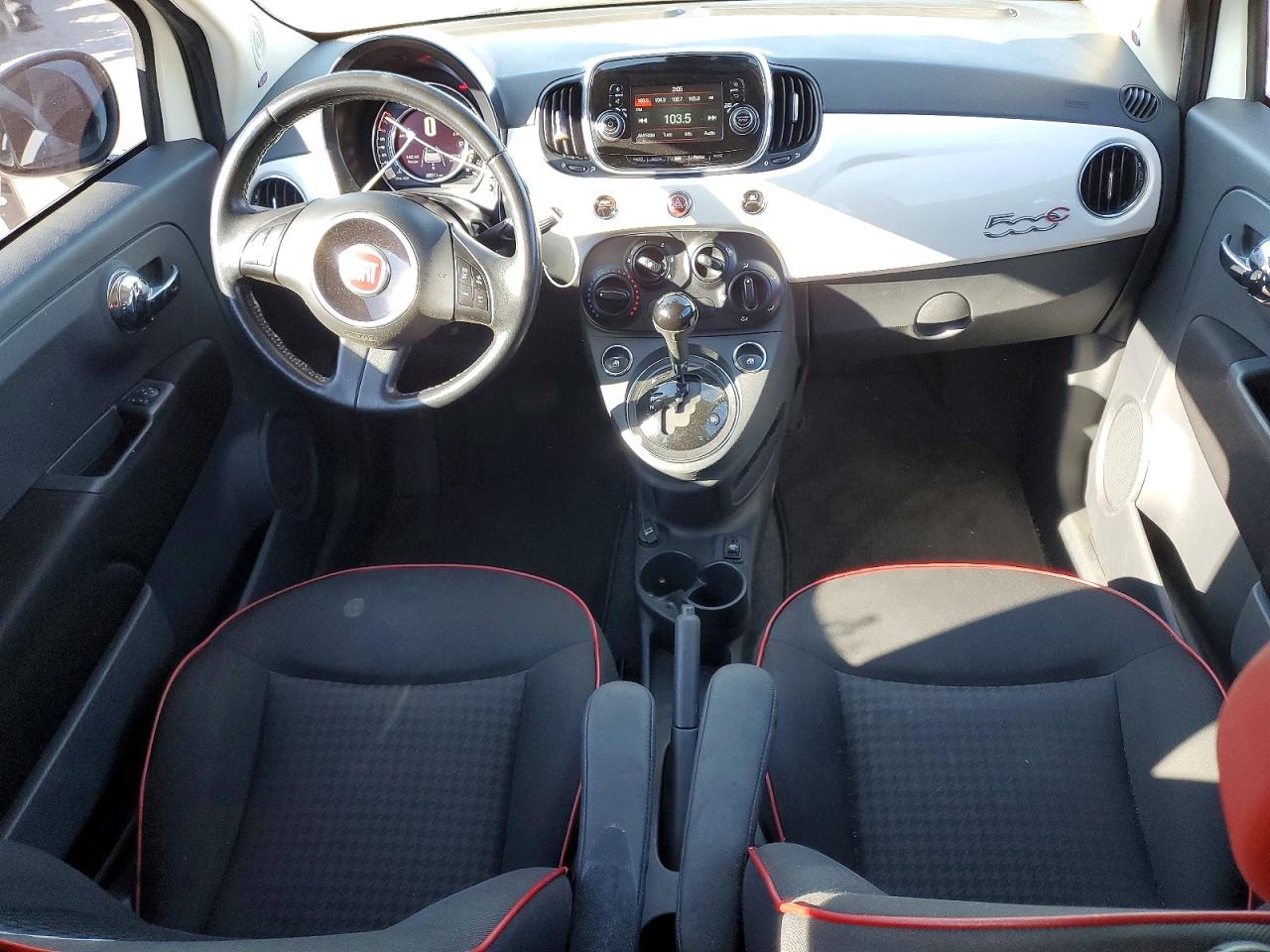 2017 FIAT 500 POP photo 22