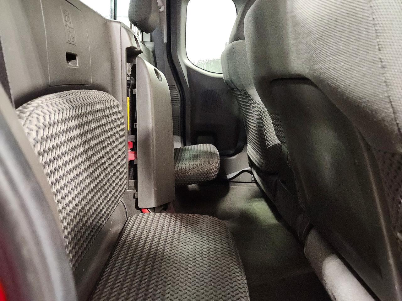 2009 NISSAN FRONTIER KING CAB SE photo 19