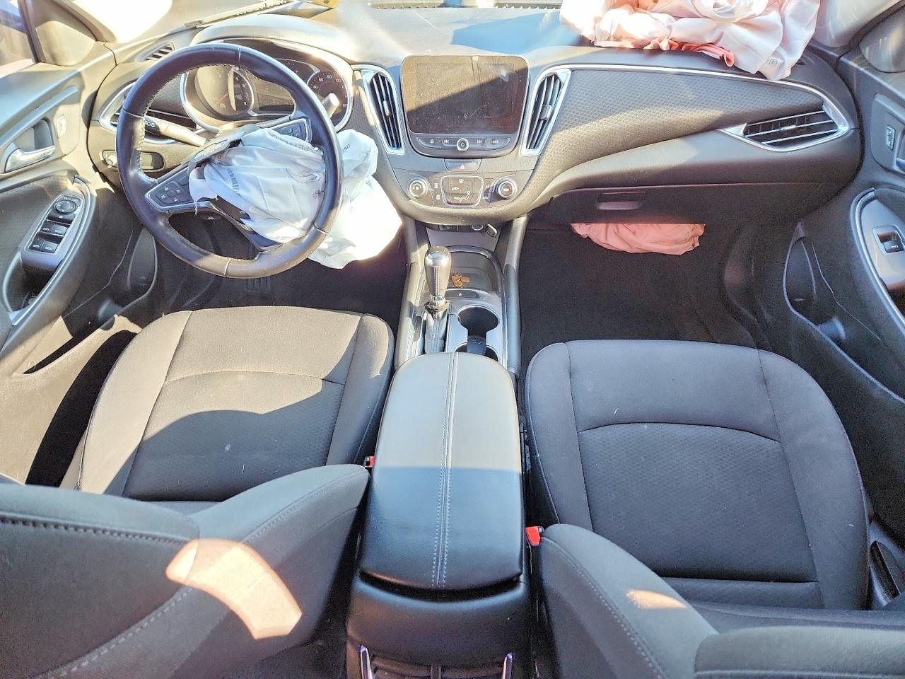 2018 CHEVROLET MALIBU LT photo 8