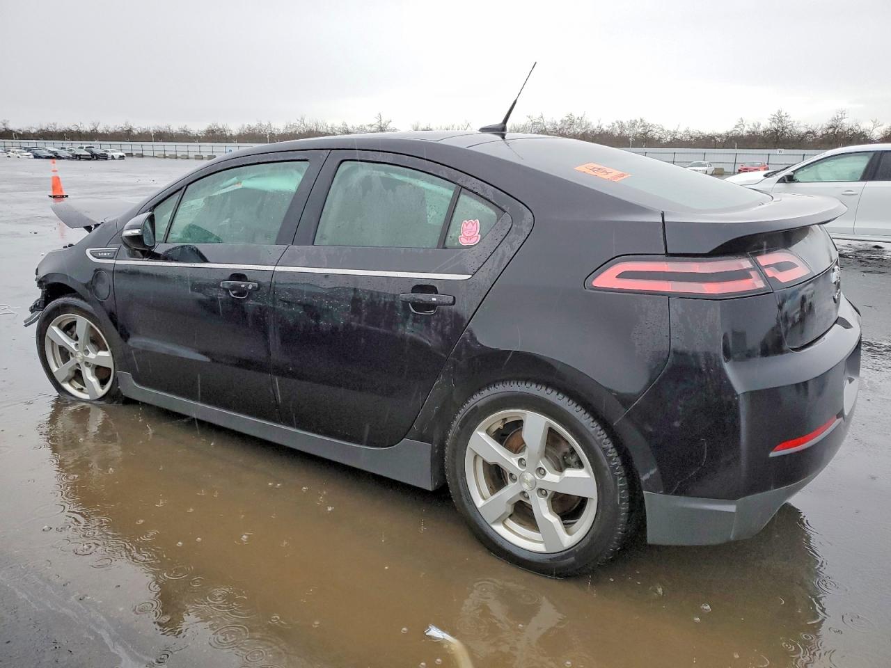 2013 CHEVROLET VOLT photo 2