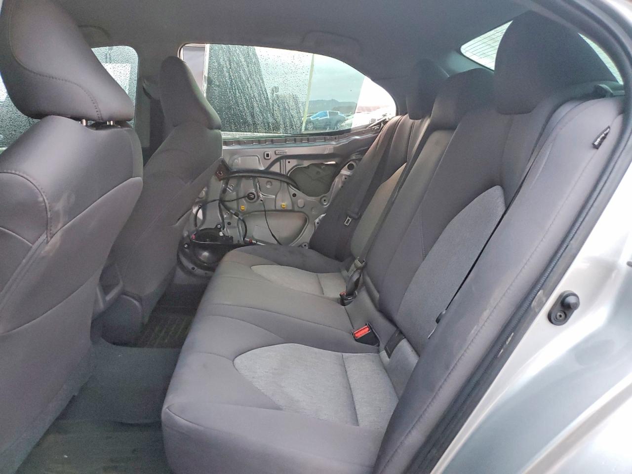 2020 TOYOTA CAMRY LE photo 10