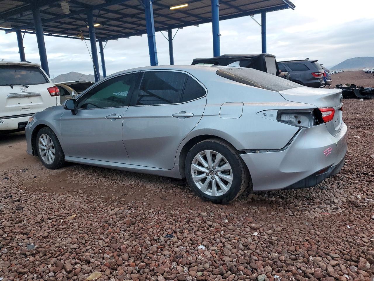 2020 TOYOTA CAMRY LE photo 2