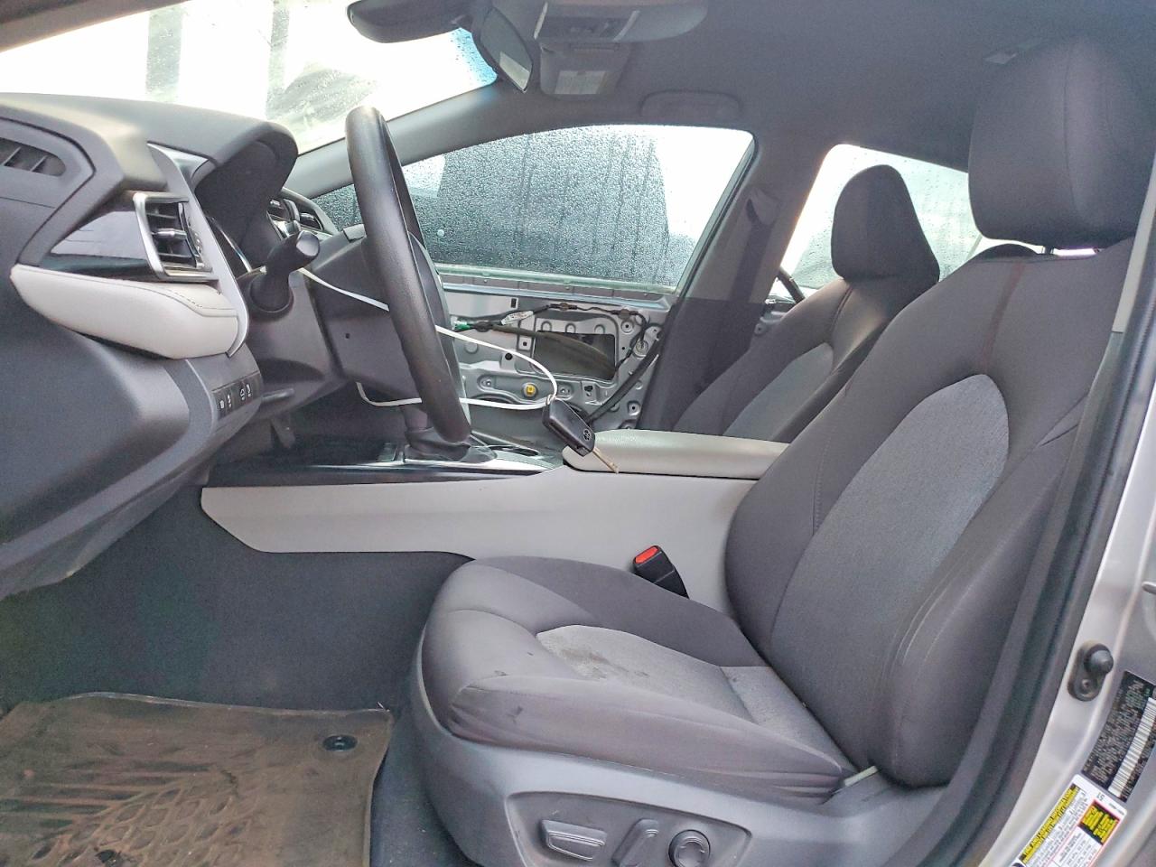 2020 TOYOTA CAMRY LE photo 7