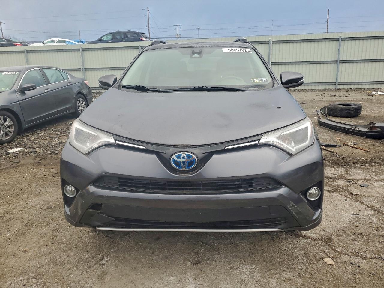 2017 TOYOTA RAV4 HV LE photo 5