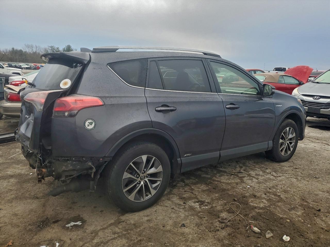2017 TOYOTA RAV4 HV LE photo 3