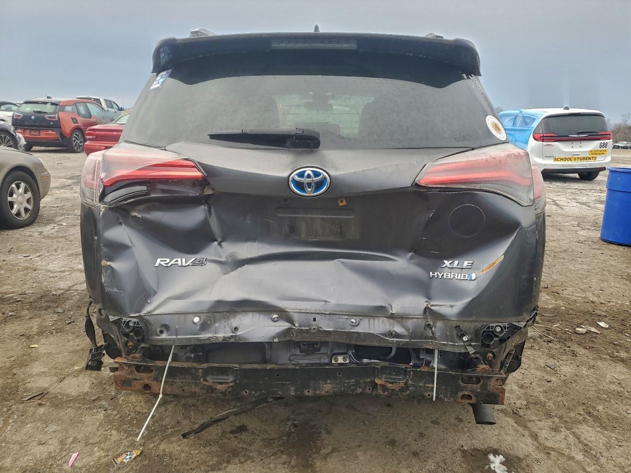 2017 TOYOTA RAV4 HV LE photo 6