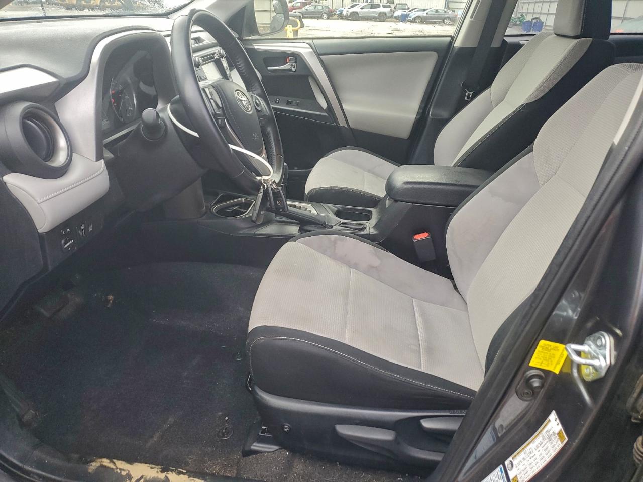 2017 TOYOTA RAV4 HV LE photo 7