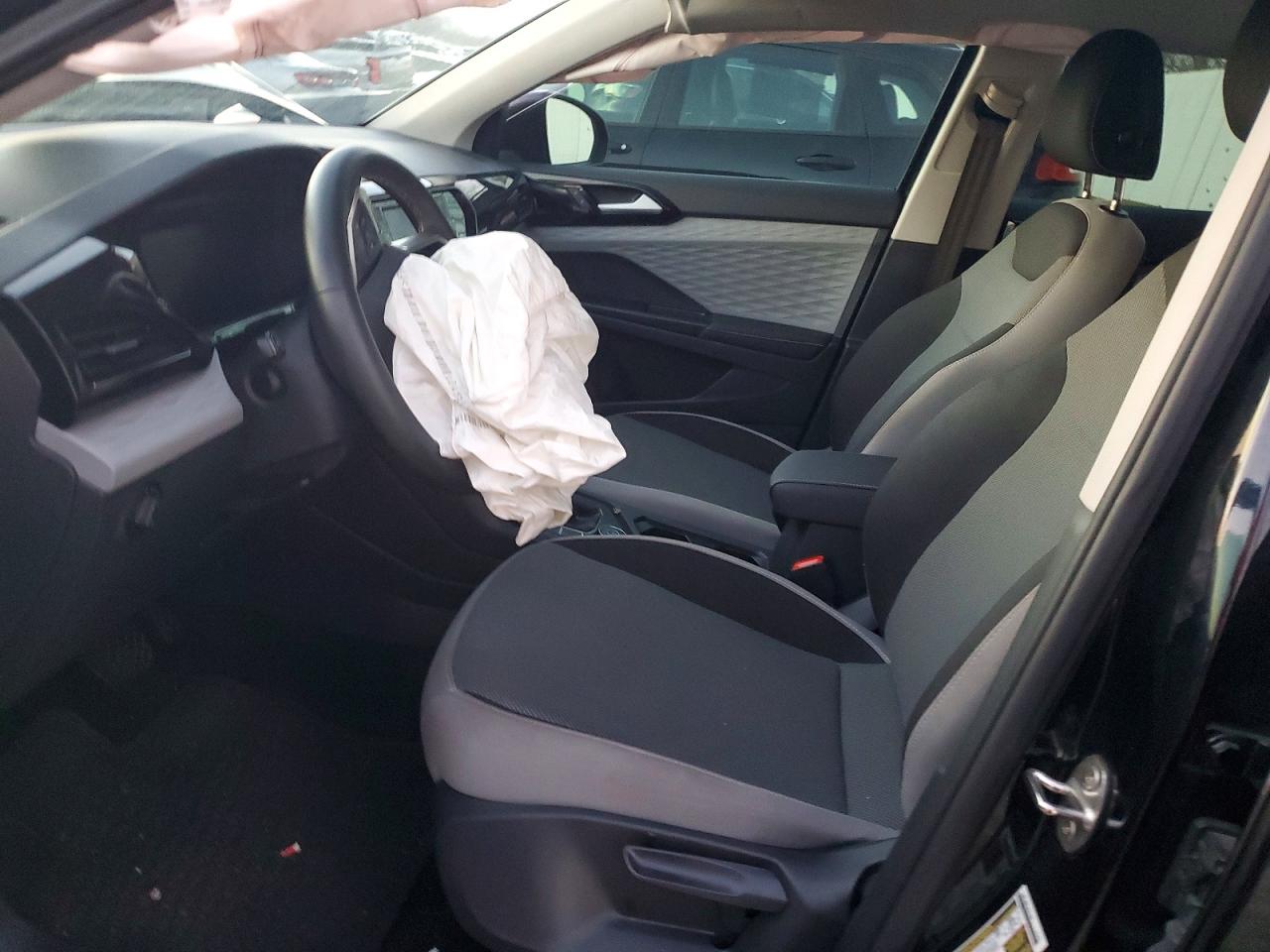 2024 VOLKSWAGEN TAOS S photo 7