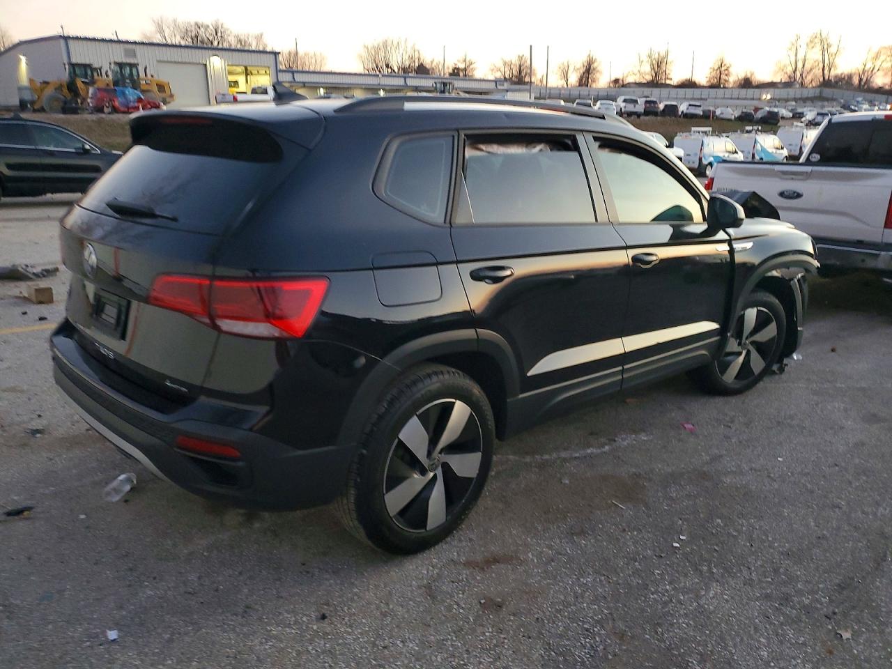 2024 VOLKSWAGEN TAOS S photo 3