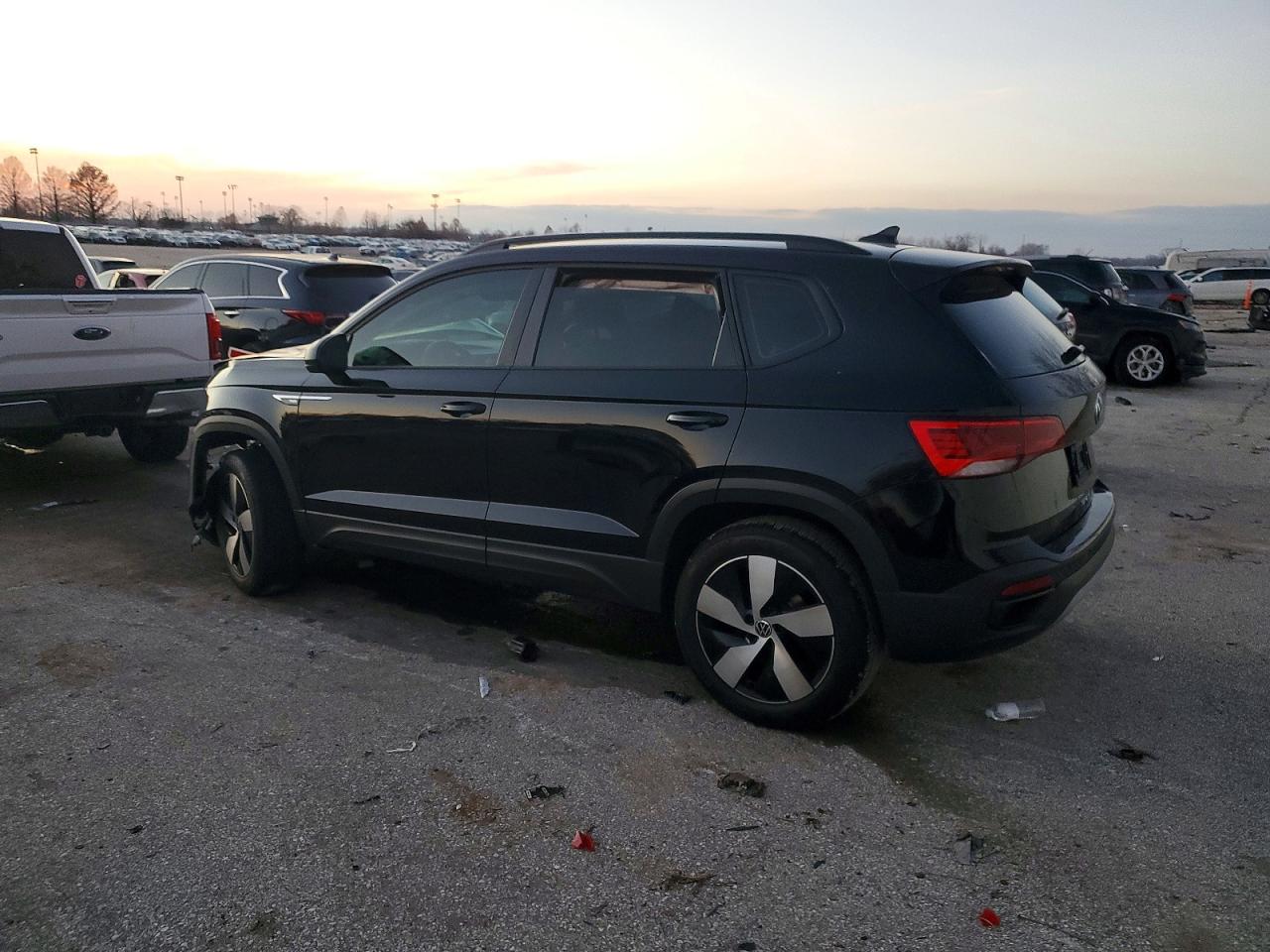 2024 VOLKSWAGEN TAOS S photo 2