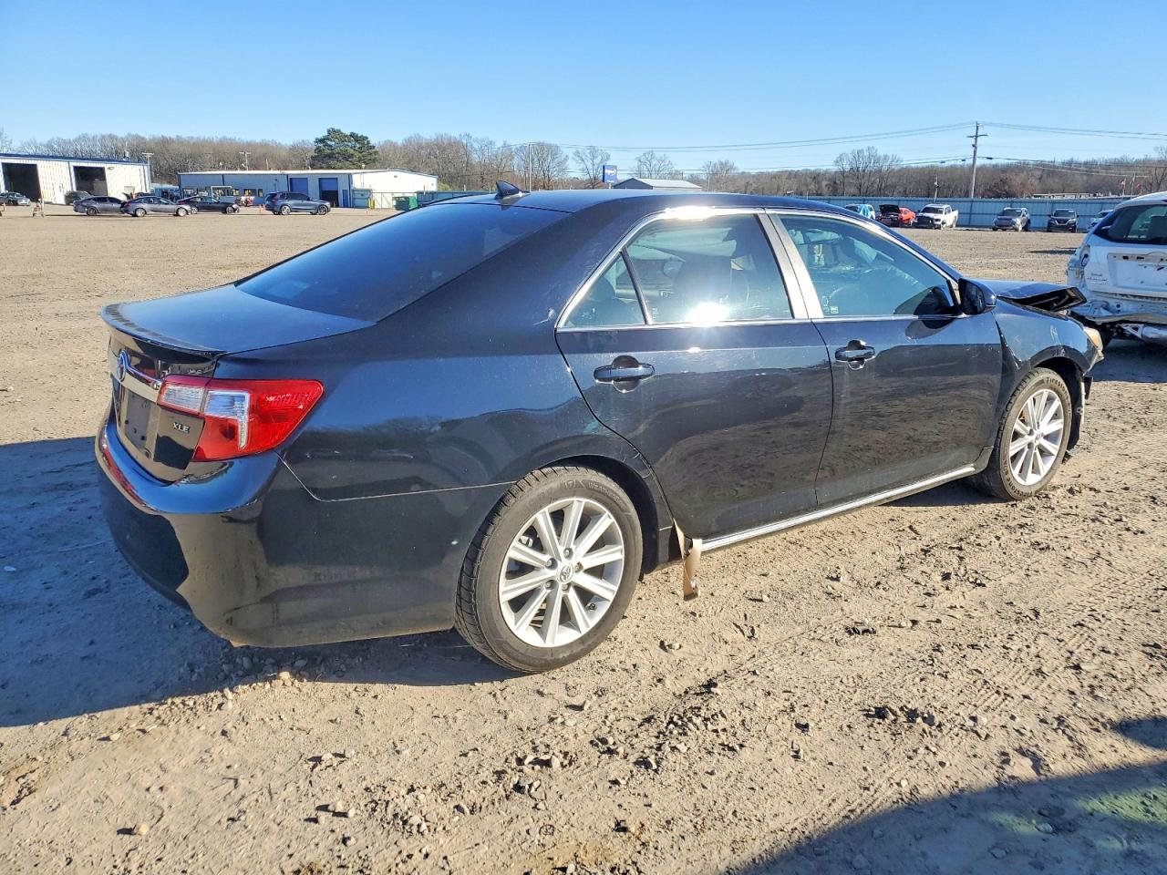 2012 TOYOTA CAMRY SE photo 3