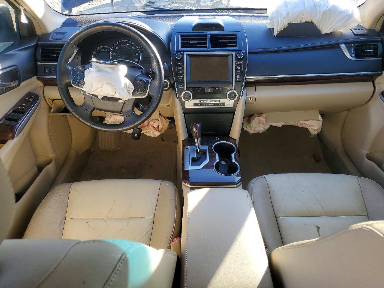 2012 TOYOTA CAMRY SE photo 8