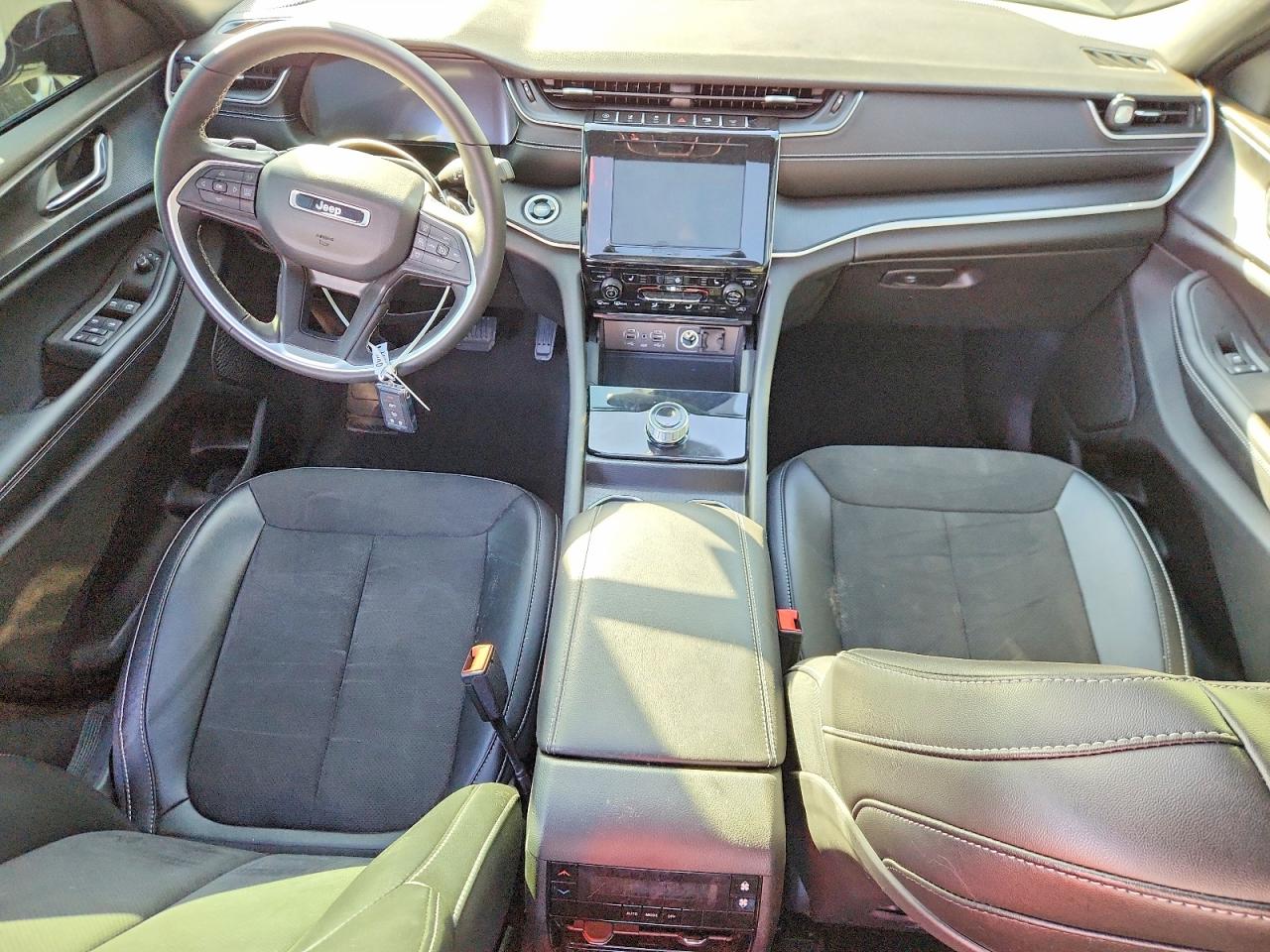 2024 JEEP GRAND CHEROKEE L LAREDO photo 8