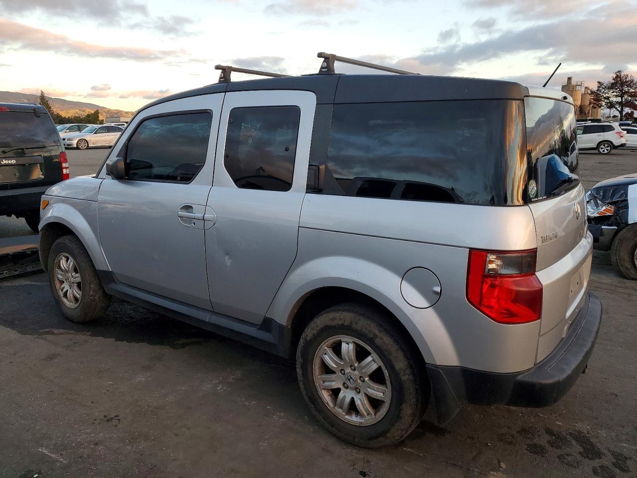 2006 HONDA ELEMENT EX photo 2