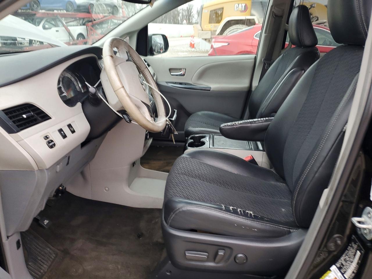 2013 TOYOTA SIENNA SPORT photo 13