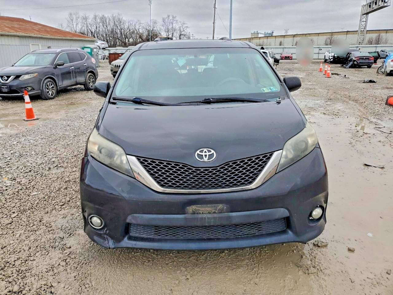 2013 TOYOTA SIENNA SPORT photo 9