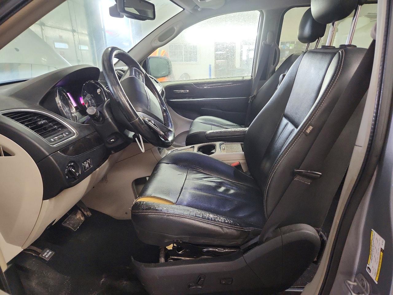 2013 CHRYSLER TOWN & COUNTRY TOURING L photo 7