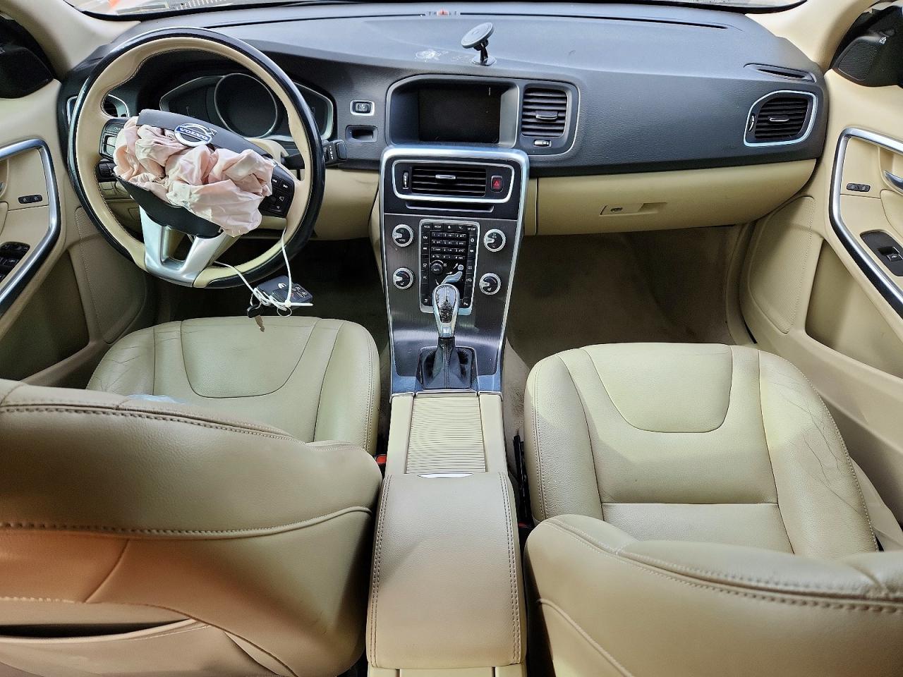 2015 VOLVO S60 PREMIER photo 8